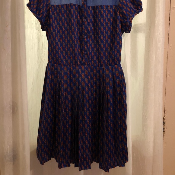 Forever 21 Vintage Inspired Pleated Dress - Picture 2 of 8